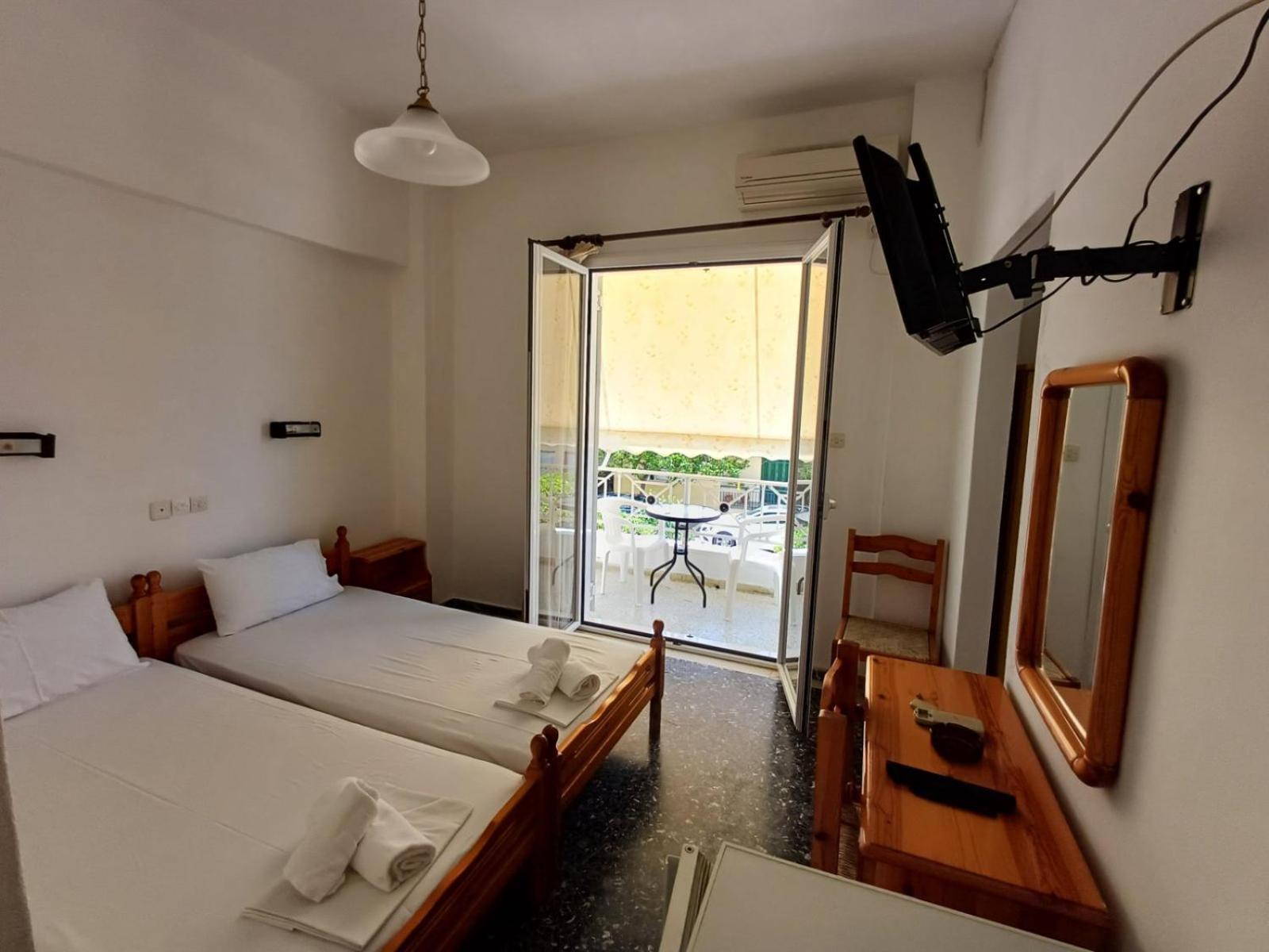Araliki Apartments & Studios Loutra Edipsou  Exterior photo